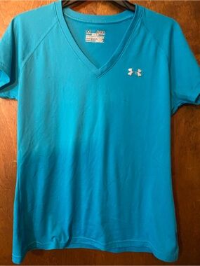 Medium Under Armour Semi-fitted Heat Gear Top.